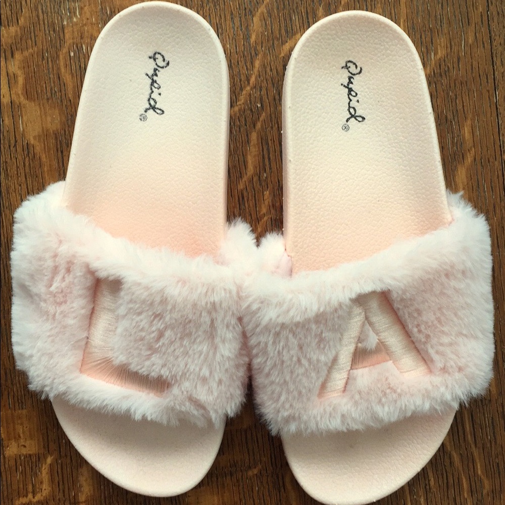 Qupid Peachy Pink Pastel Faux Fur Slides Size 8-9